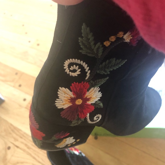 Size 8 Suede Sam Edelman ankle boots - Picture 6 of 9